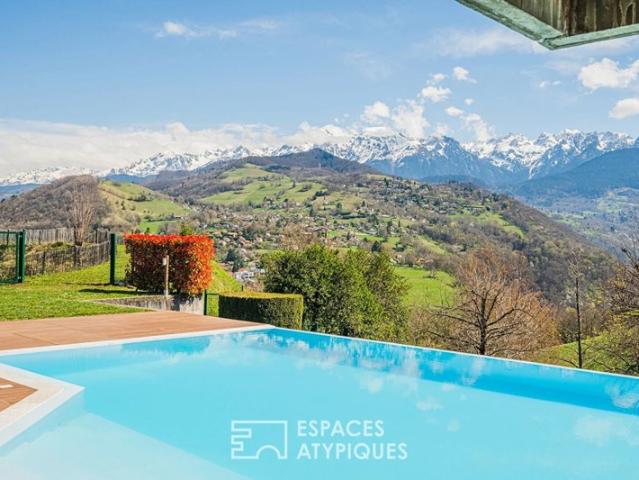 Villa d'architecte et son panorama d'exception sur la colline du Murier