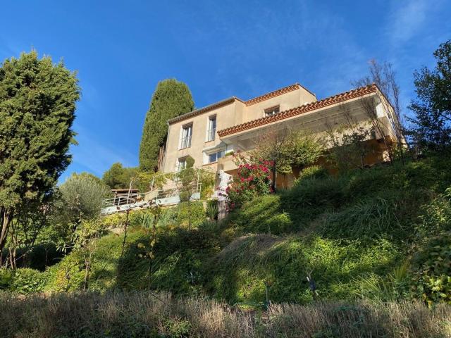 Villa d'architecte haut de gamme avec vue panomarique sur la. 130m² Carcassonne