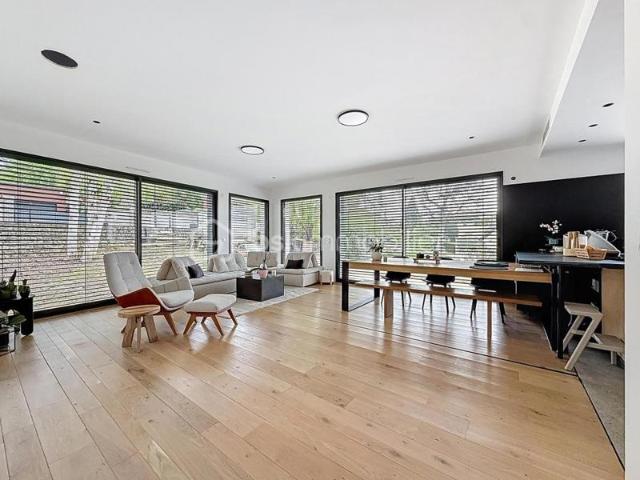 VILLA D'ARCHITECTE: L'EXCEPTION AU CŒUR DE CHESSY