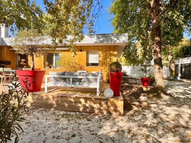 VILLA D'ARCHITECTE PLAIN PIED PROCHE BASSIN