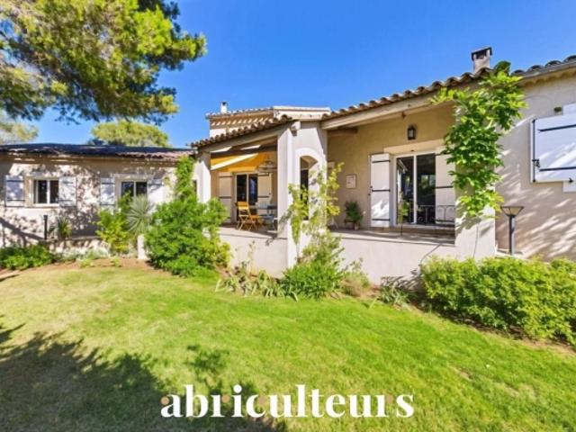 Villa d'architecte rénovée de 155 m² au pied du Luberon Cheval Blanc