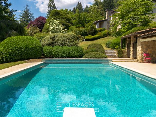 Villa d'architecte rénovée des seventies belles prestation. 328m² Le Cheylard