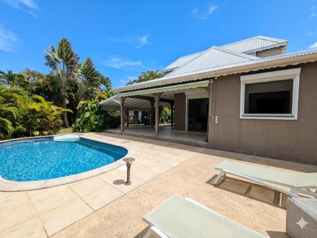 Villa de172 m2 à Arnouville, Petit Bourg: Calme, Piscine et