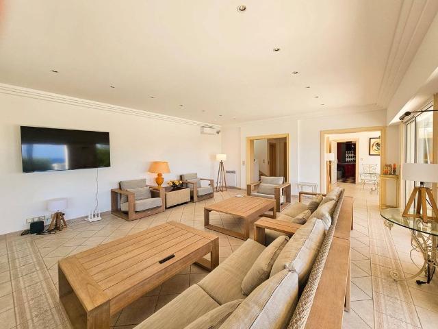 Villa de 4 chambres de luxe en vente Mandelieu, Provence Alpes Côte d'Azur