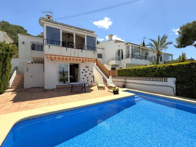Villa de 4 dormitorios, apartamento de invitados y piscina p. 169m² Moraira