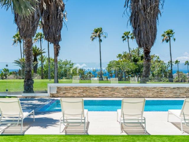 Villa de 4 dormitorios en La Caleta en venta 463m² Adeje