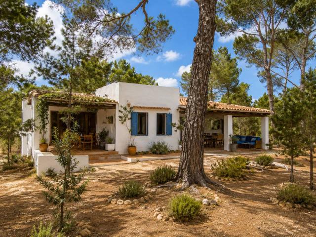 VILLA DE 4 DORMITORIOS EN VENTA CALA SAONA FORMENTERA