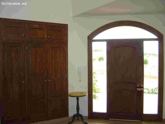 Villa de 4 dormitorios, piscina parcela de 11.000mt en Vera pueblo