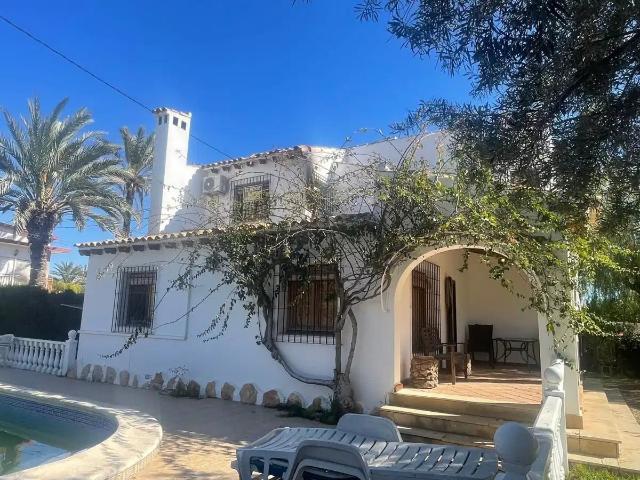 Villa de 4 dormitorios y 3 baños en Cabo Roig 180m² Cabo Roig