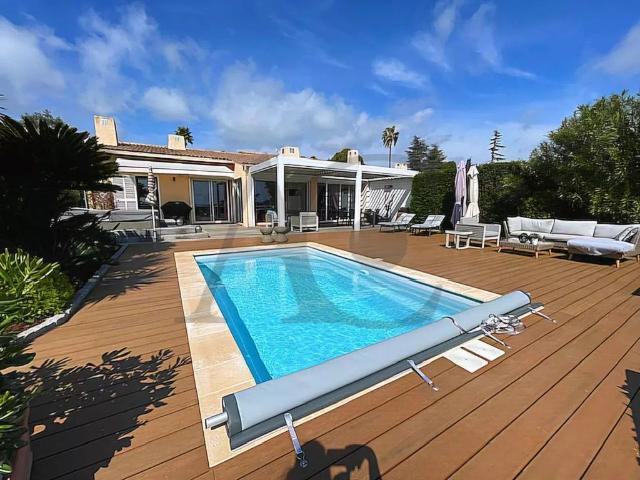 Villa de 4 pièces de luxe en vente Villeneuve Loubet, Provence Alpes Côte d'Azur