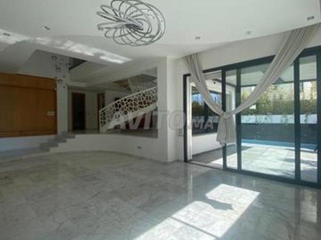 Villa de 500m² en location à HAY RIAD