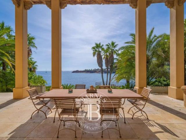 Villa de 5 chambres de luxe en vente Saint Raphaël, Provence Alpes Côte d'Azur