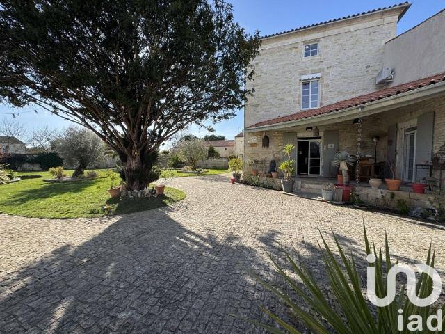 Villa de 5 chambres de luxe en vente Surgères, Nouvelle Aquitaine