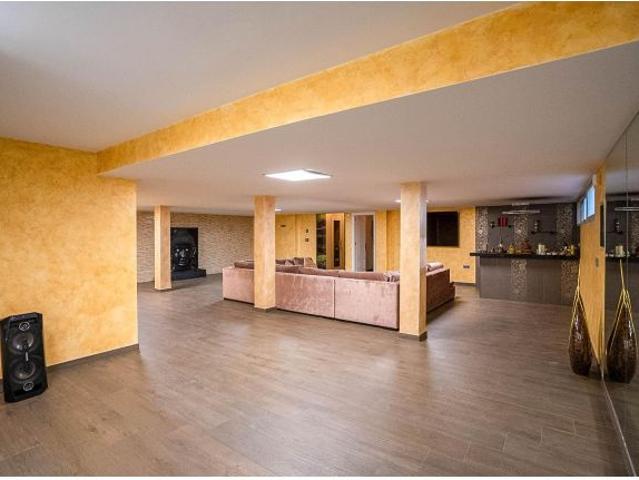 Villa de 5 dormitorios a 250 m de la playa de La Mata con piscina y sauna