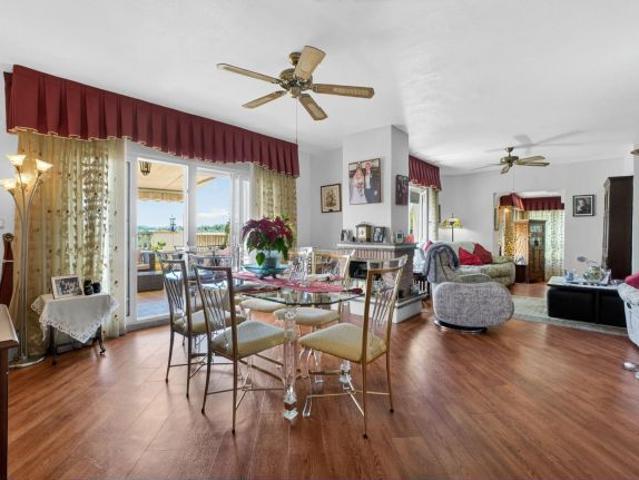 Villa de 5 Dormitorios en Primera Línea de Golf con Piscina en Las Ramblas, Orihuela Costa