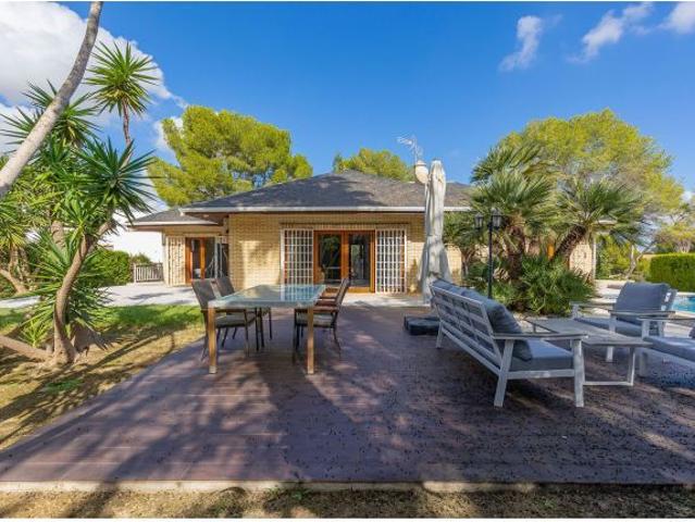 VILLA DE 5 DORMITORIOS Y 3 BAÑOS EN ORIHUELA COSTA LAS FILIPINAS VILLA MARTÍN
