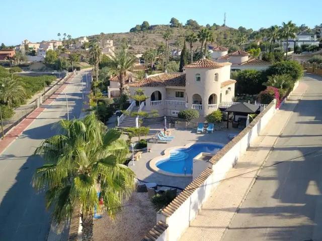 Villa de 5 dormitorios, 4 baños en Algorfa 375m² Algorfa