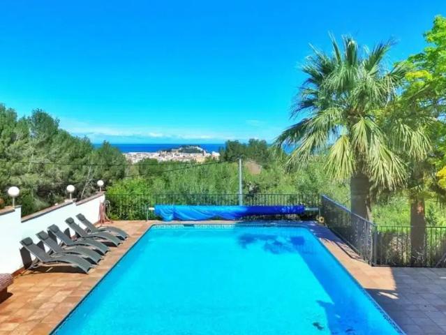 Villa de 5 habitaciones y 3 baños en Denia 330m² Dénia