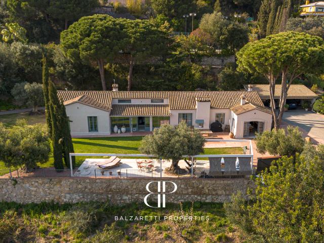 Villa de 5 habitaciones con un jardín de 5.406 m² en venta en Cabrera de Mar