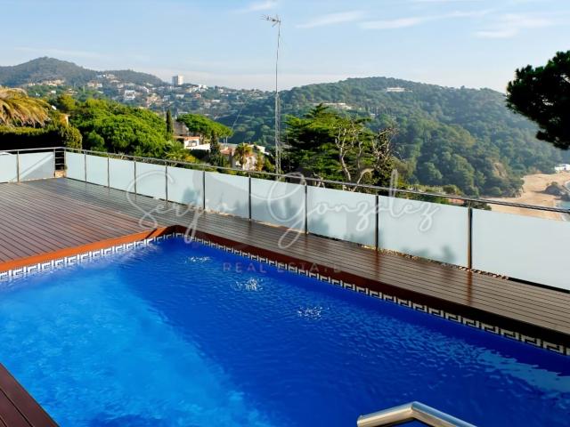 Villa de 5 habitaciones con vistas al mar