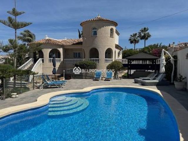 Villa de 5 habitaciones en venta en Alicante, Alicante