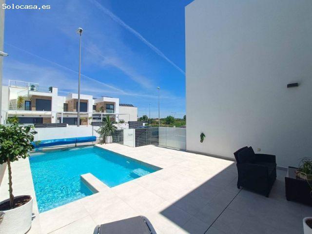 VILLA DE 5 HABITACIONES EN FROMENTERA DEL SEGURA ROJALES