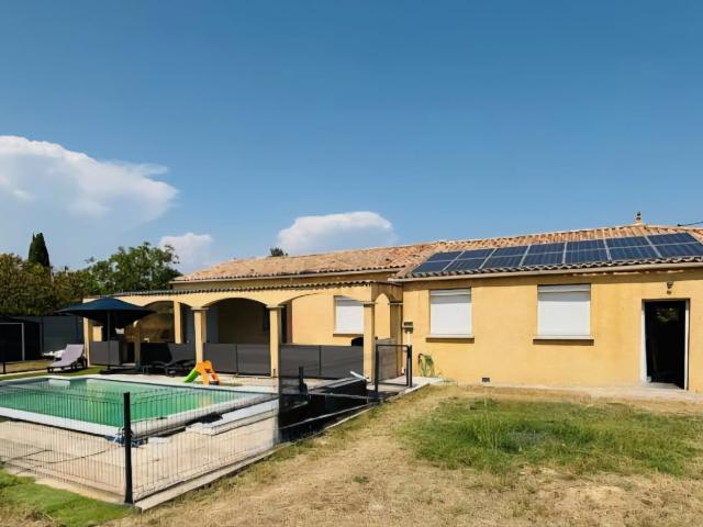 Villa de 5 pièces avec grand jardin et piscine