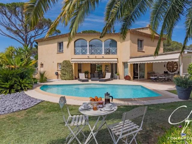 Villa de luxe de 5 pièces en vente Saint Raphaël, Provence Alpes Côte d'Azur