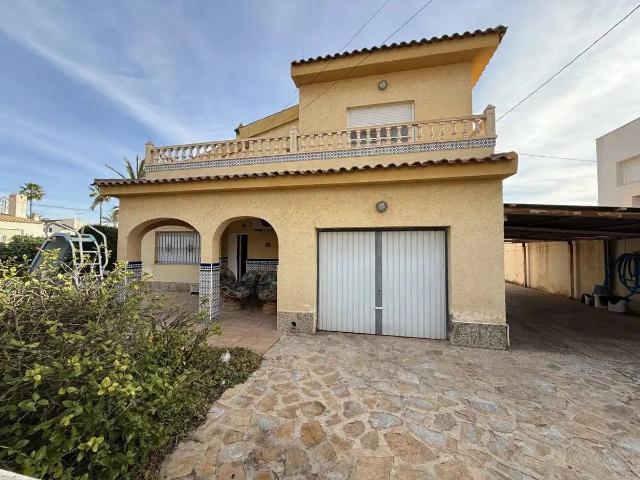 Villa de 6 dormitorios, 3 baños en Torrevieja 170m² Torrevieja