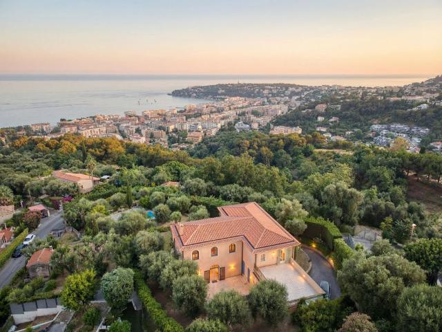Villa de 6 pièces de luxe en vente Menton, Provence Alpes Côte d'Azur