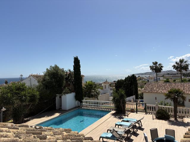 Villa de 7 dormitorios con vistas panorámicas al mar en El Chaparral, Mijas Costa