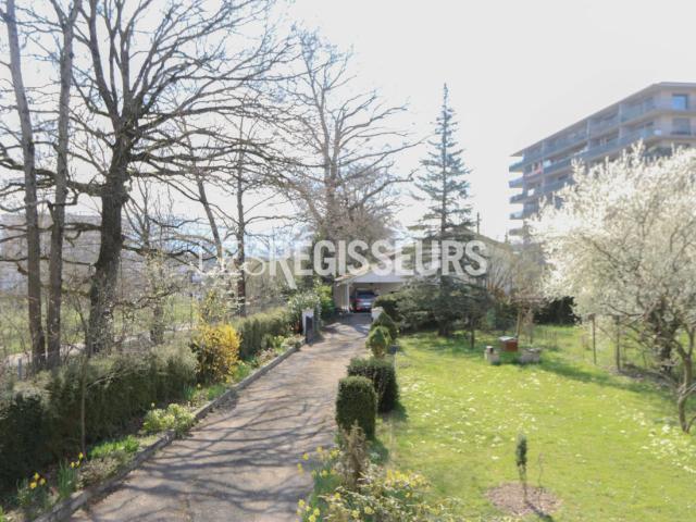 Villa de 7 pièces avec grand jardin