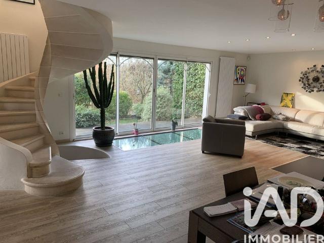 Villa de 7 pièces de luxe en vente Fontenay le Fleury, France