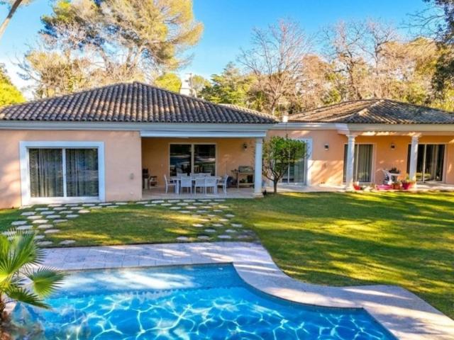 Villa de 7 pièces de luxe en vente Saint Raphaël, Provence Alpes Côte d'Azur
