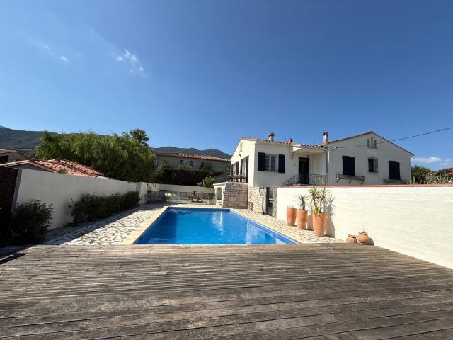 Villa de 7 pièces de luxe en vente Villelongue dels Monts, France