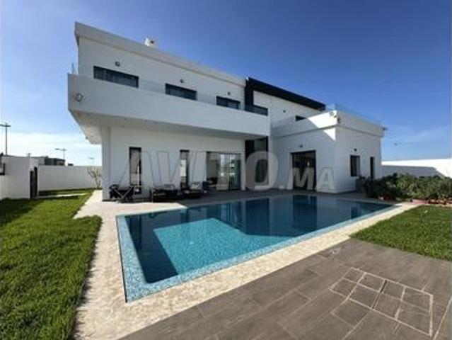 Villa de 834m² à vendre à 12 min de l'Almaz Casablanca