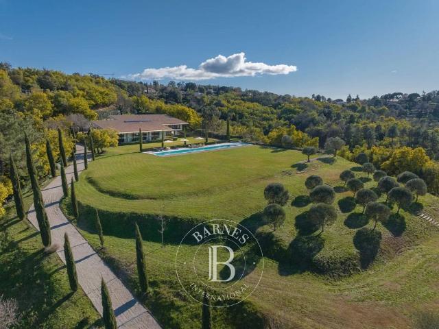 Villa de 8 pièces de luxe en vente Mandelieu, Provence Alpes Côte d'Azur