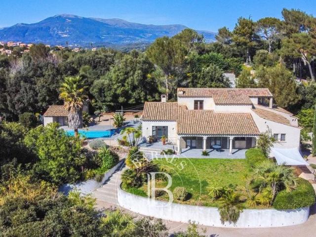 Villa de luxe de 8 pièces en vente Biot, Provence Alpes Côte d'Azur