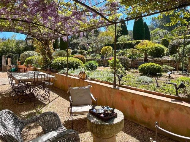 Villa de 8 pièces de luxe en vente Saint Étienne du Grès, Provence Alpes Côte d'Azur