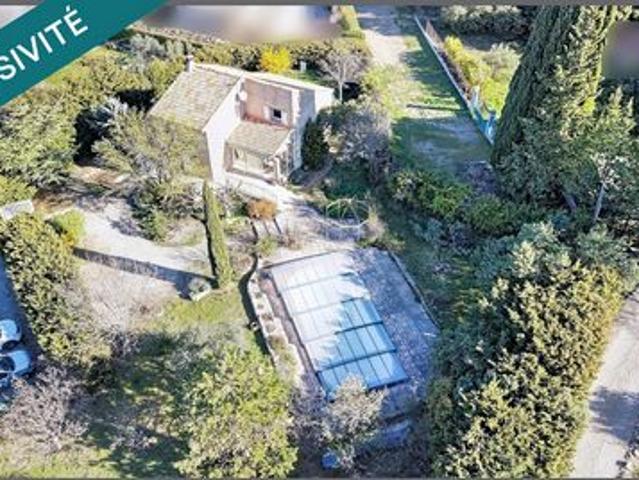 Villa de 91m² sur 1376m² de terrain clos avec piscine