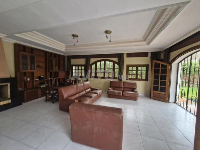 Villa de 960 m à vente à hay riad rabat