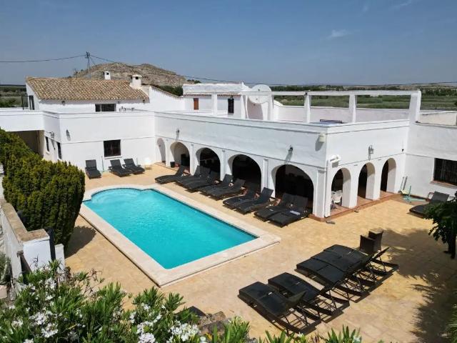 Villa de 13 habitaciones y 12 baños en Villena 839m² Villena
