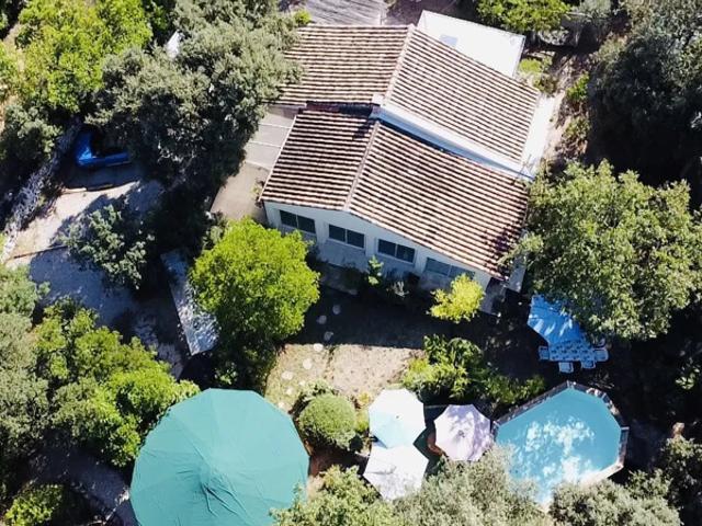 Villa de 115 m2 avec 3 dépendances de 20 m2 chacune terrai