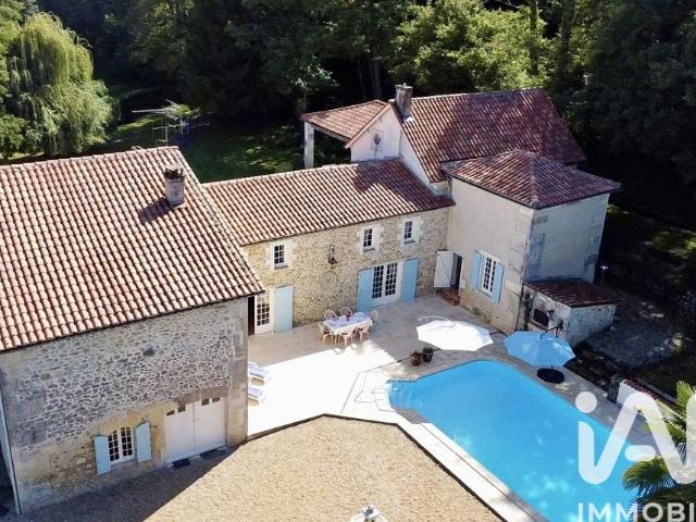 Villa de 11 pièces de luxe en vente Cherves Richemont, France