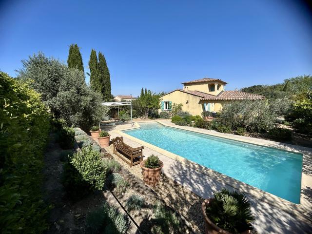 Villa de 120m2 à 10km d'UZES. Magnifique jardin avec piscine 120m² Uzès