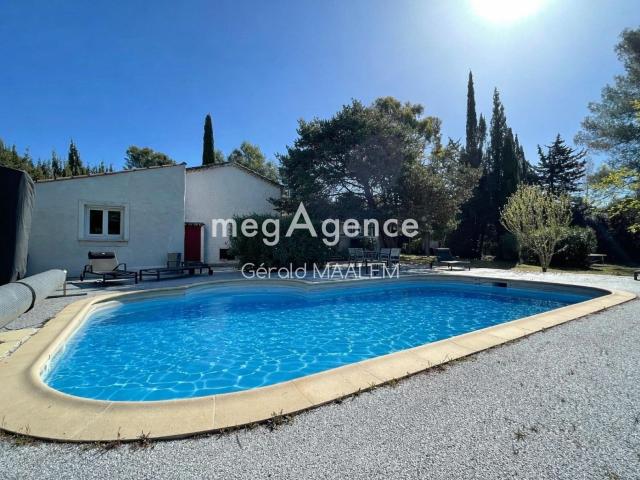 Villa de 130m² avec piscine à Bagnols en Forêt