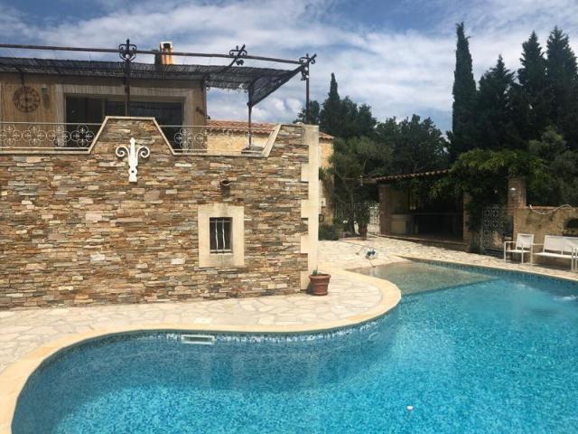Villa de 140 m² avec piscine et garage