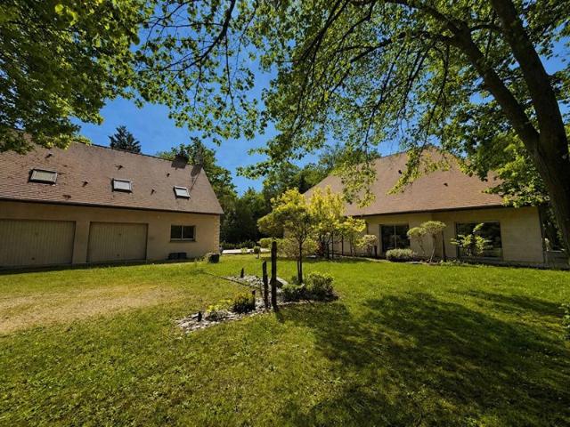 Villa de 410 m2 10 pièces à Lamorlaye Domaine du Lys !