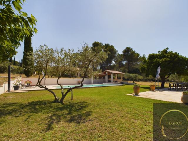 Villa de 145 m2 sur les hauteurs d'eyragues sur un parc de 5