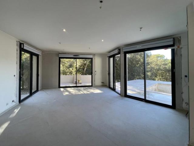 VILLA DE 153 M² RESTAURÉE, VUE PLEIN SUD DOMINANTE, AU CALME
